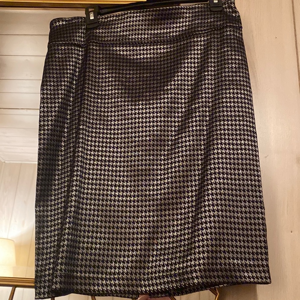 Silver and black houndstooth pencil skirt